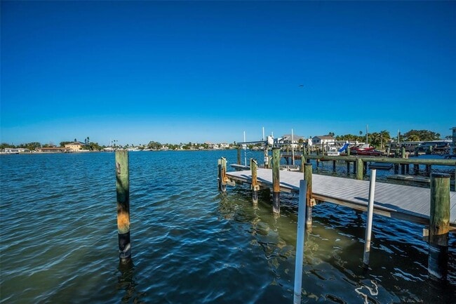 Building Photo - 14125 N Bayshore Dr
