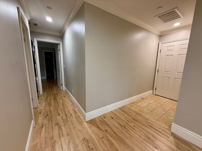 Building Photo - MOVE IN READY 2/2 with 2 Assigned Parking! In Unit Washer & Dryer! Gated Community! Centrally Loc...