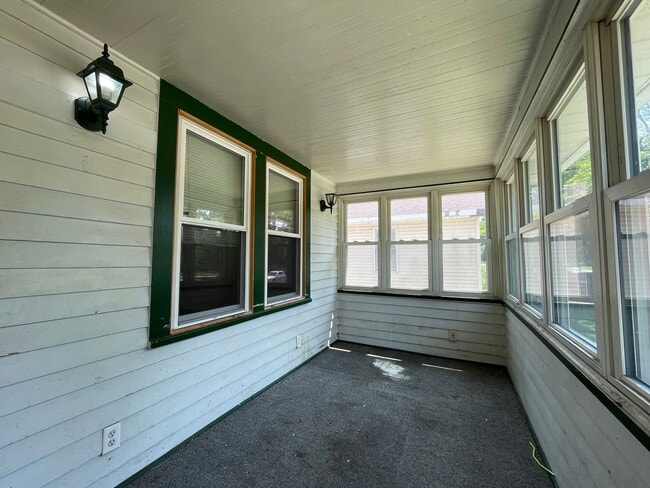 Building Photo - 3 Bedroom Home In Hammond With Central AIR