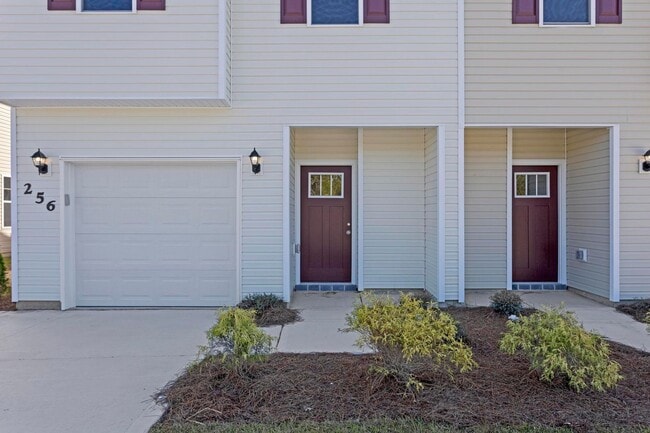 Building Photo - Townhome for Rent with Covered Patio!