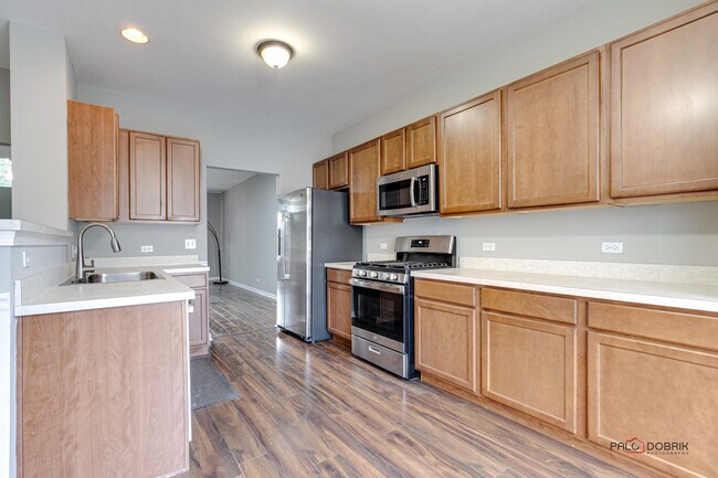 Building Photo - 921 Summit Creek Dr