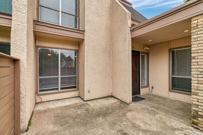 Building Photo - 3121 Park Ln