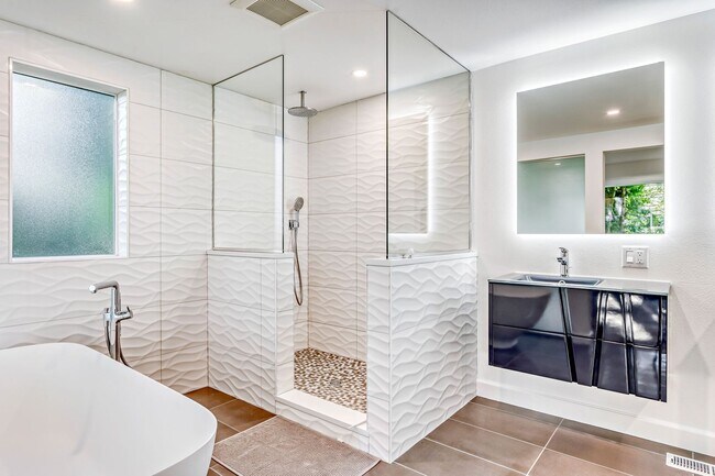 Building Photo - Updated Mid-Century 4BR / 2.5BA Daylight Ranch w/ Panoramic Views, Double Decks, A/C + 2-Car Garage
