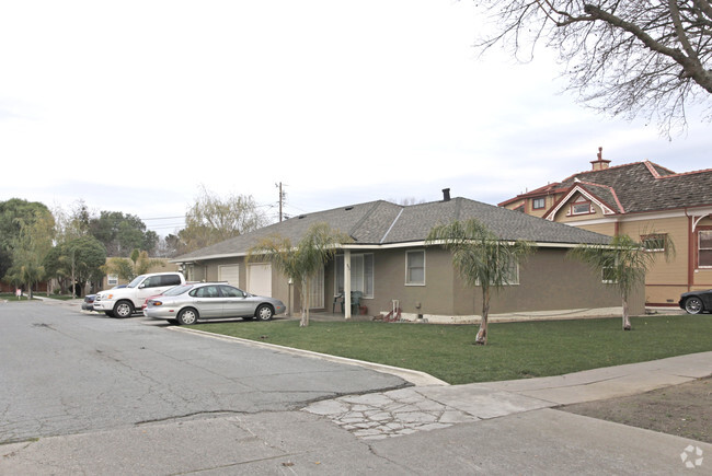 Primary Photo - 950 Monterey St