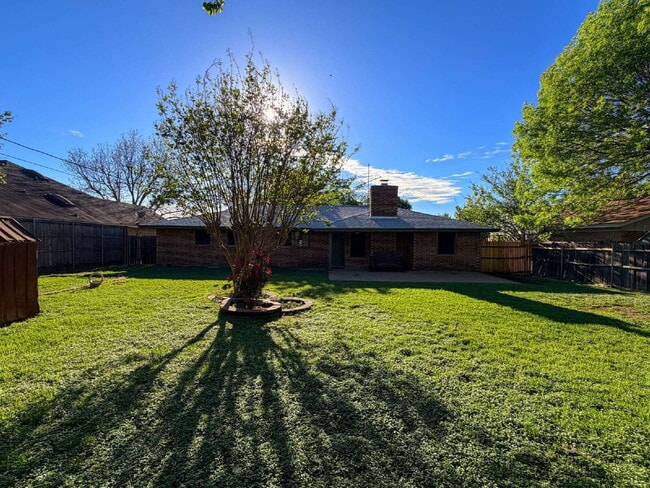 Building Photo - Charming 3-Bedroom Haven with Cozy Fireplace with Study in North Richland Hills!