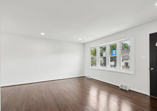 Building Photo - 5522 Lanham Way