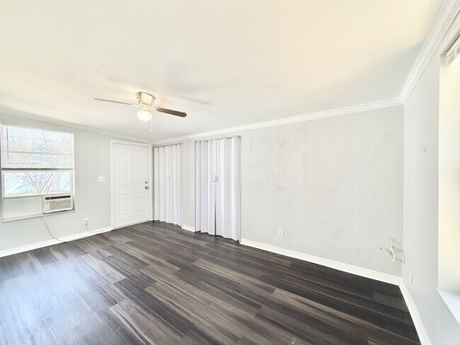 Building Photo - 7111 Onyx Dr N