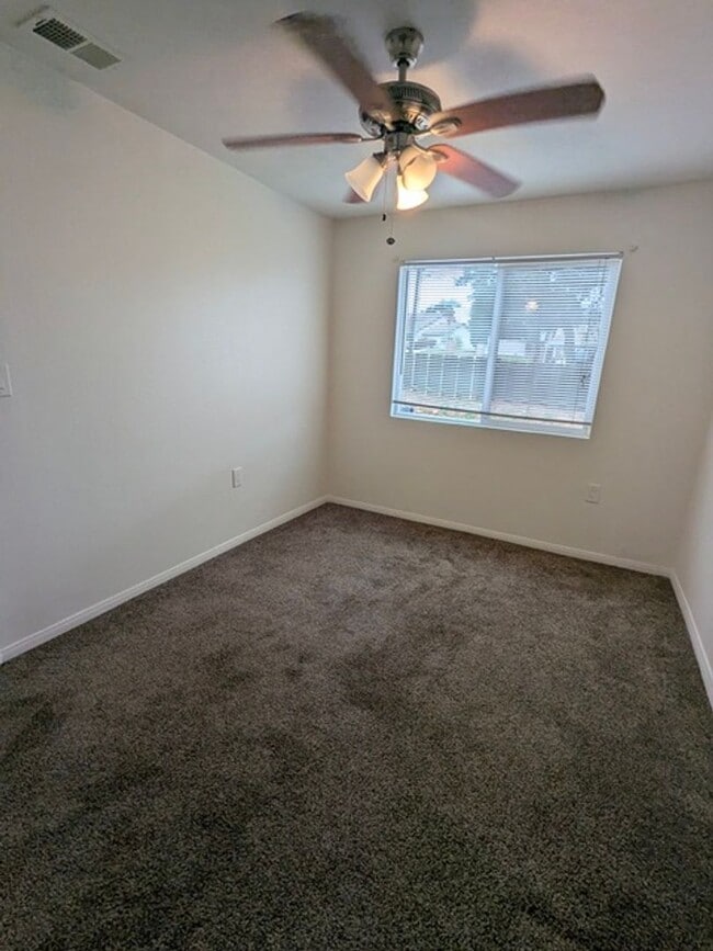 Building Photo - 4 Bed / 3 Bath with bonus room - Single Story Home in El Cajon