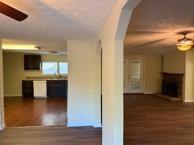 Building Photo - 4635 Johns Cemetery Rd