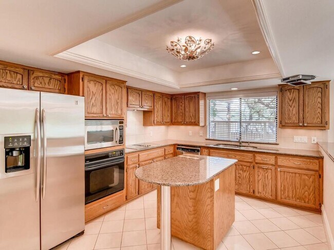 Building Photo - 1713 Bay Hill Dr