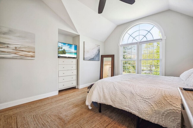 Building Photo - 550 Long John Rd