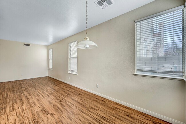 Building Photo - Beautiful Summerlin Hills Two Story 4 Bedr...