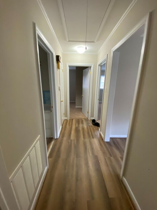 Building Photo - Coming Available July 2025 – Spacious 3BR/...