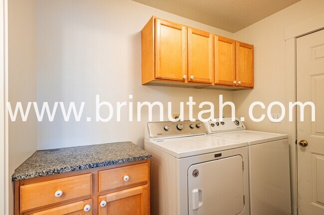 Building Photo - 1147 E Garfield Ave