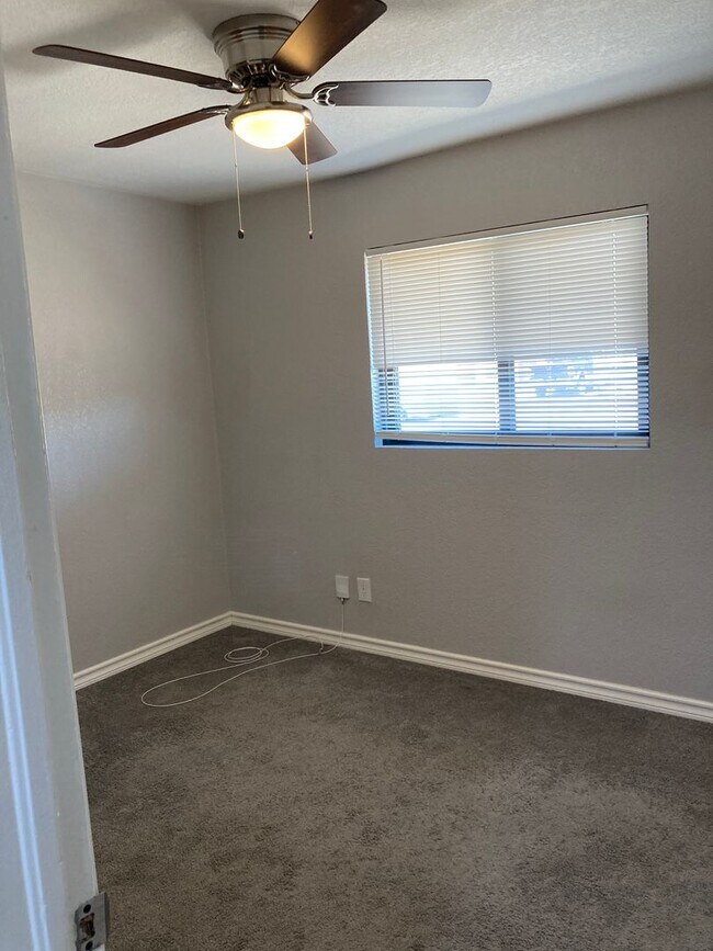 Building Photo - Updated House