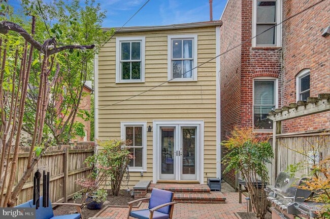Building Photo - 650 A St NE