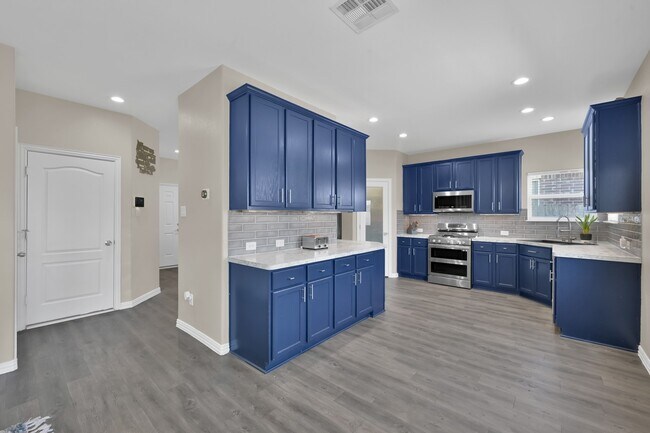 Building Photo - 11323 Creekway Bend Dr