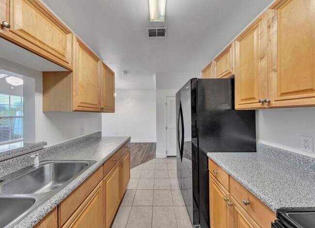 Building Photo - MOVE IN SPECIAL...$150 off your first mont...