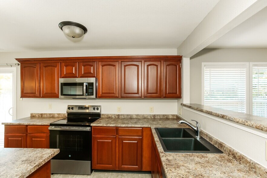 Building Photo - 10718 Pavilion Dr