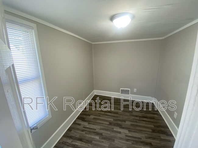 Building Photo - 1210 S 21st St