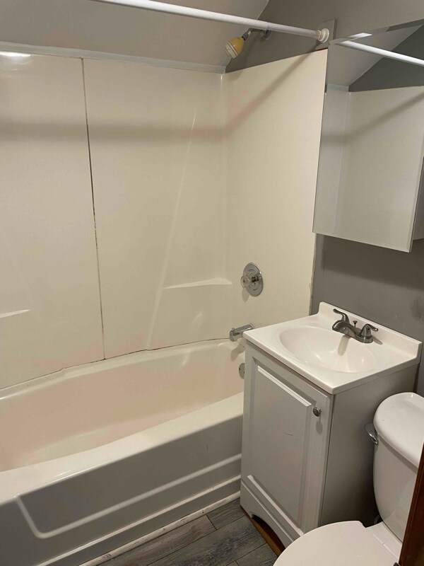 Building Photo - 314 E Cherry St