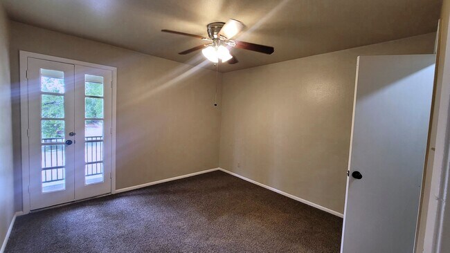Building Photo - 8702 Village Dr