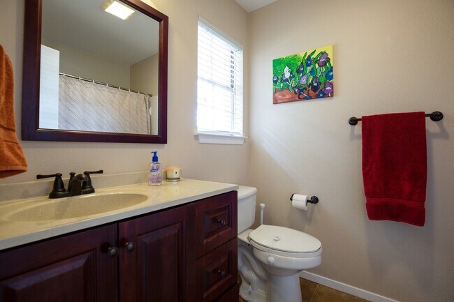 Building Photo - 8801 Dawnridge Cir