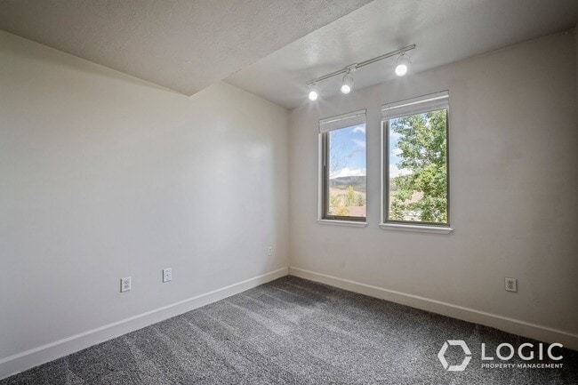 Building Photo - 6605 N 2200 W