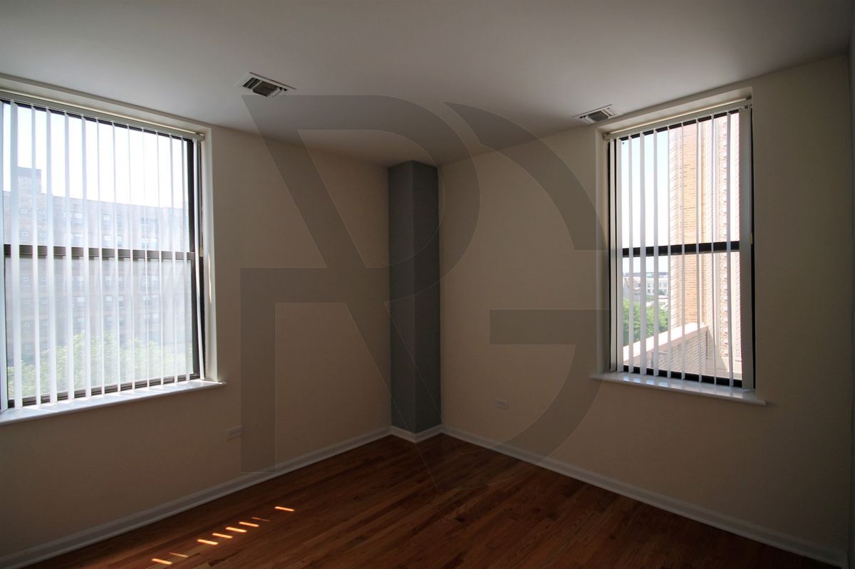 Building Photo - 4607 N Sheridan Rd
