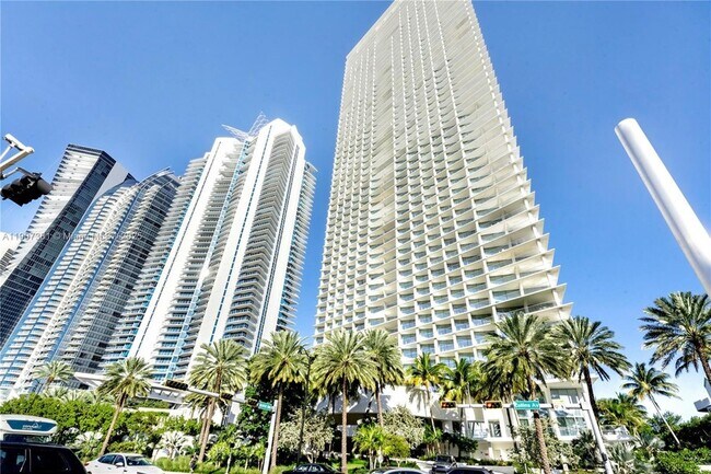 Building Photo - 16901 Collins Ave