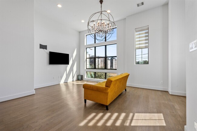 Building Photo - 1122 Ennis St