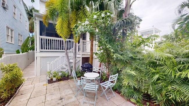Building Photo - $3,800/mo - Furnished 2-Bed/1.5-Bath Townh...