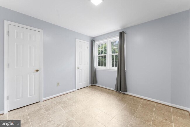 Building Photo - 901 Holly Creek Dr