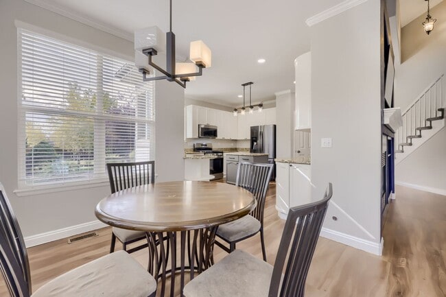 Building Photo - Spacious 5 Bed/4 Bath Home with Finished Basement in Erie