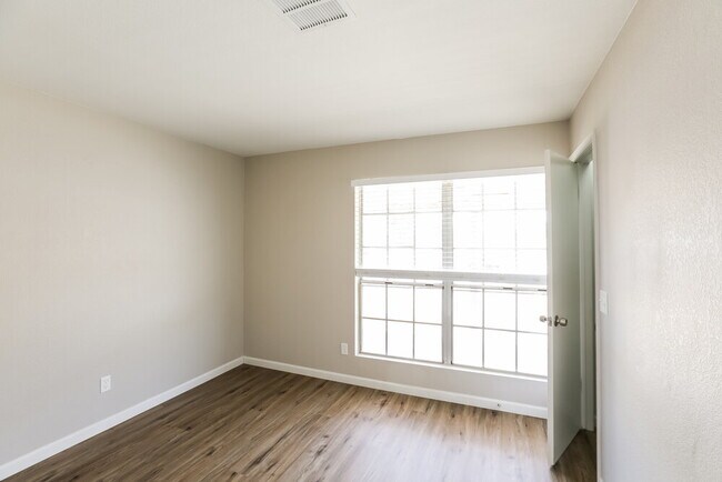 Building Photo - 4626 N 106th Ave