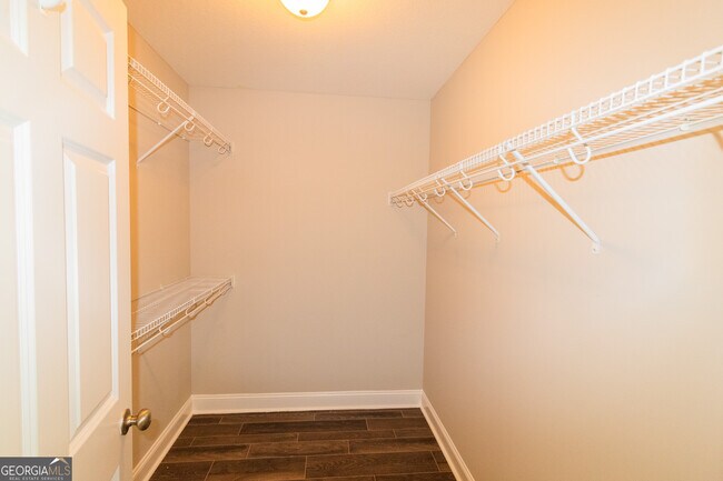 Building Photo - 210 Stillwater Dr