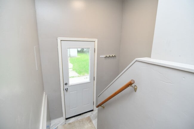 Building Photo - 4 Bed 1 Bath Single Family Home
