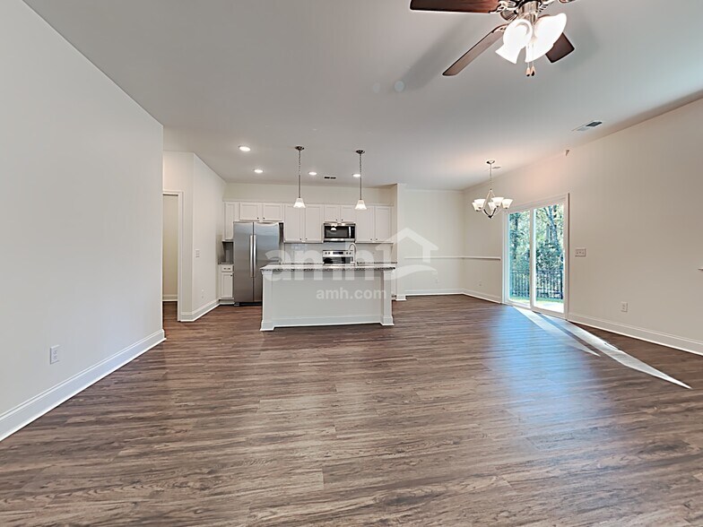 Building Photo - 507 W Lionel Rd