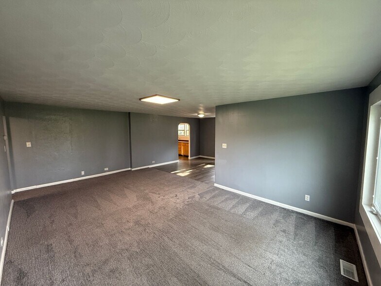 Building Photo - 7149 Stellhorn Rd