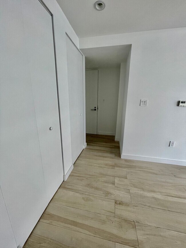 Building Photo - Luxury 1BR Condo at Dua Miami / SLS Brickell