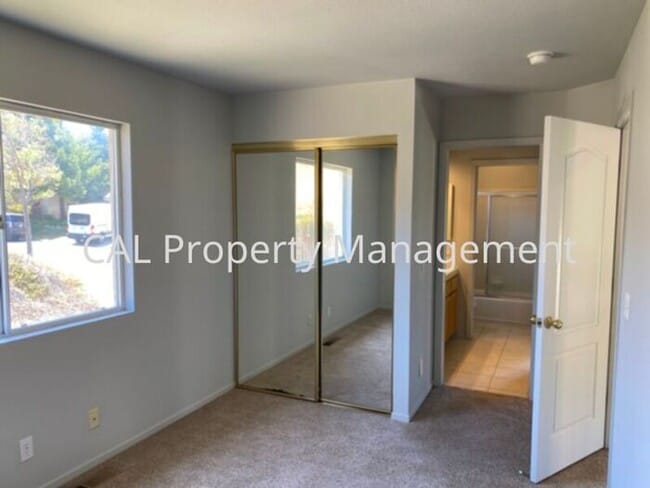 Building Photo - 3 Bedroom home in Gated Community of Las P...
