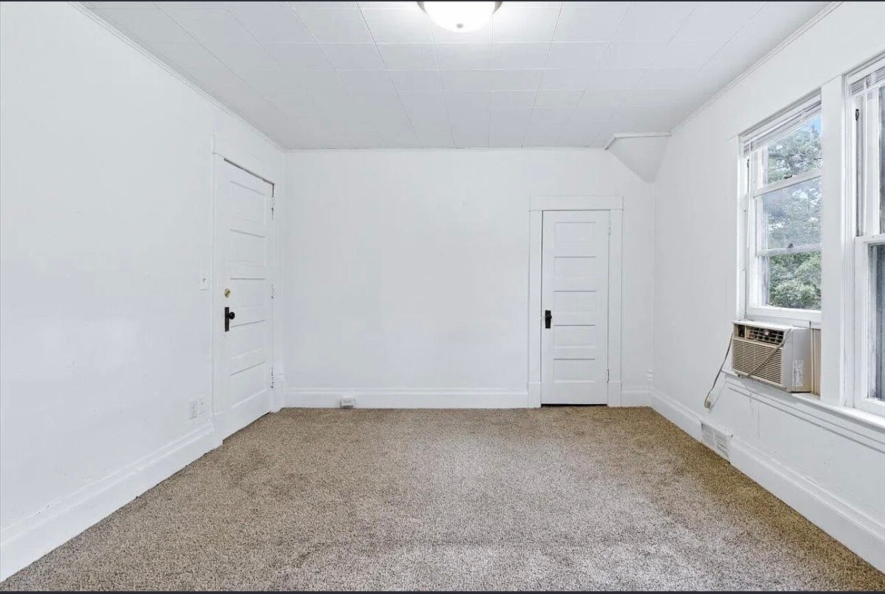 Building Photo - 612 7th Ave S