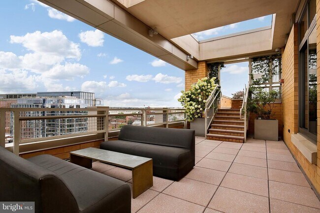 Building Photo - 440 L St NW