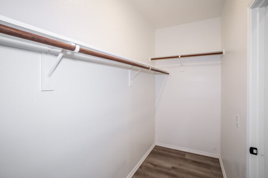 Building Photo - 1640 Kawati Way