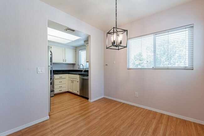 Building Photo - Chandler's Best-Kept Secret: Spacious Cond...