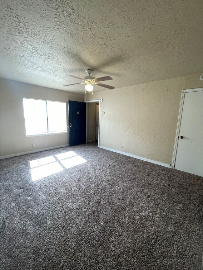 Building Photo - 1107 NW Bell Ave