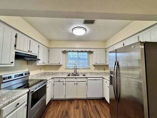 Building Photo - Glenleigh 1st-time Rental! Pet-Friendly, End-Unit Townhome, Cul-De-Sac with HUGE fenced backyard!