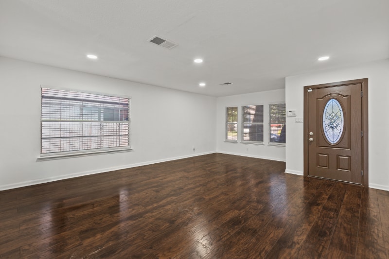 Building Photo - 10003 Silver Park