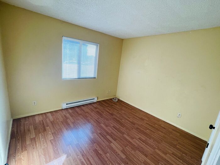 Building Photo - 330 E Corona Rd