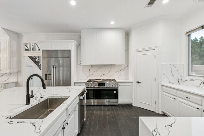 Building Photo - 7204 Pebble Hill Dr